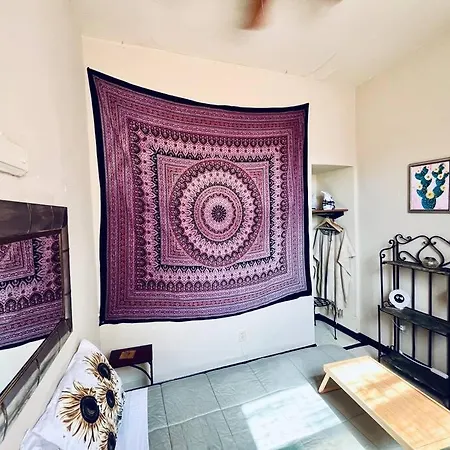 Homey And Private 1 Bed Located 15Min To City